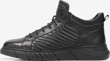 Sneaker bassa di Kazar in nero: frontale