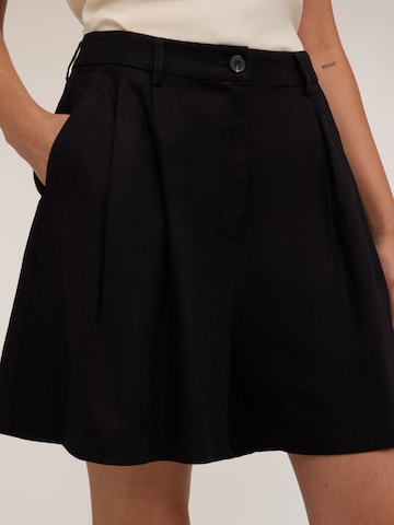 regular Pantaloni di MOTIVI in nero
