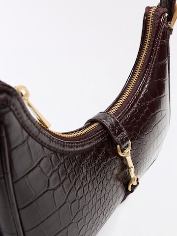 Borsa a spalla di Bershka in marrone: frontale