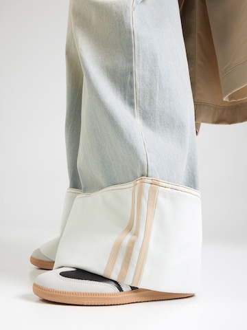 ADIDAS ORIGINALS Široke hlačnice Kavbojke | modra barva