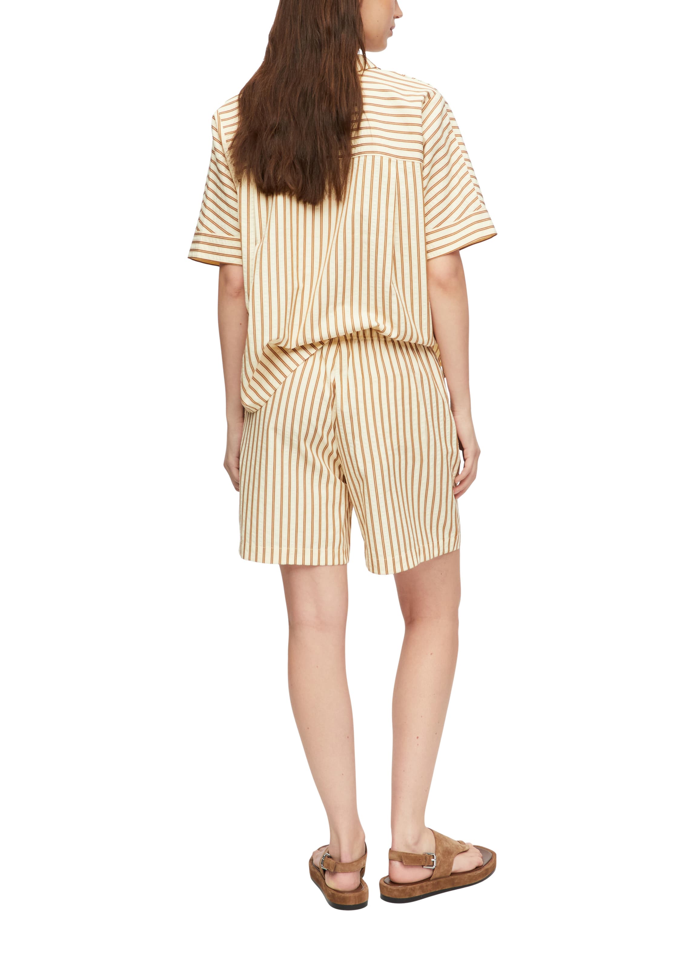 COMMA Loosefit Shorts in Braun