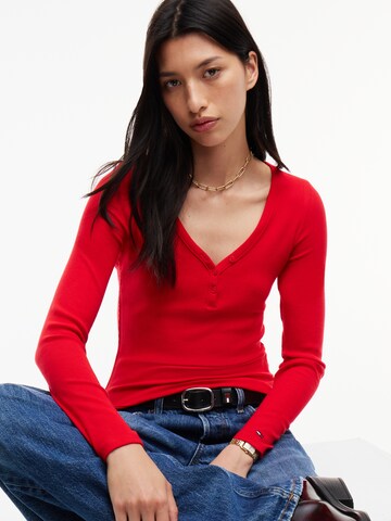 Tricou de la Tommy Jeans pe roșu