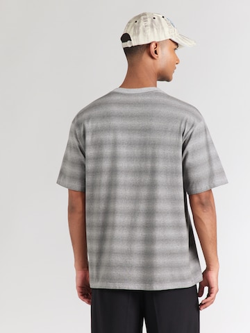 LEVI'S ® T-Shirt 'Red Tab' in Grau: Rückseite