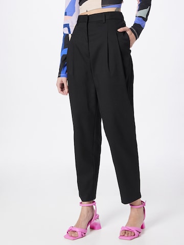 Monki Pleat-Front Pants 'Tyra' in Black: front