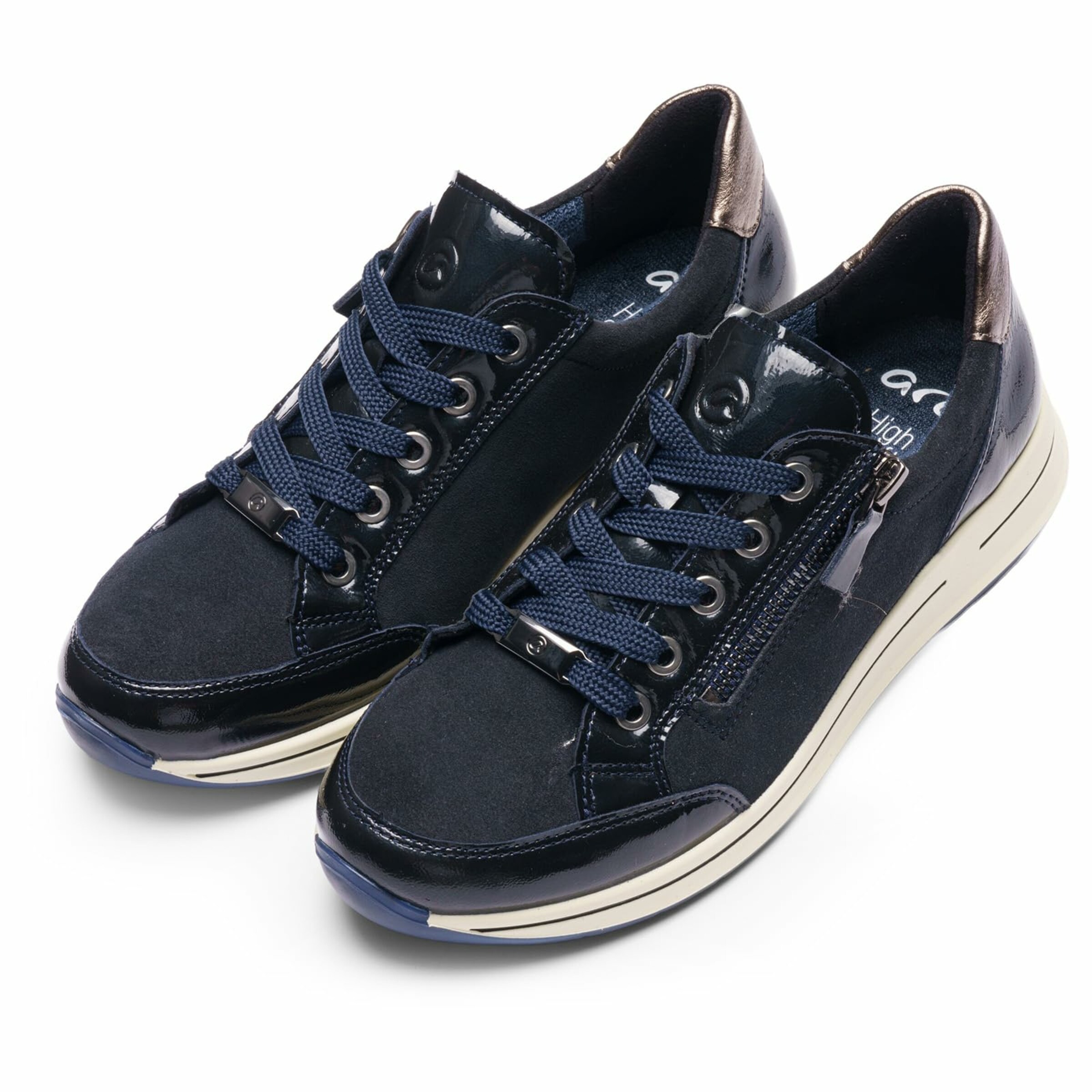 ARA Platform trainers in Blue