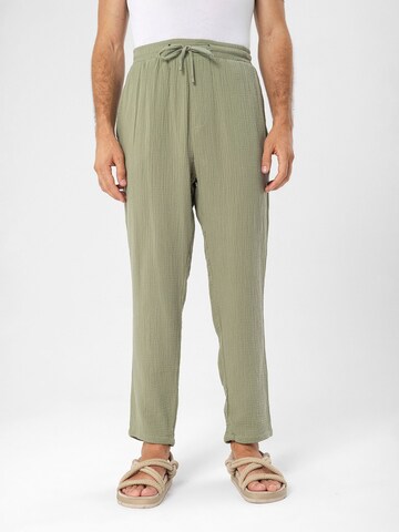 Antioch Loose fit Trousers in Green: front