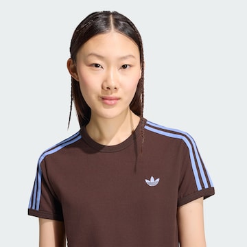 ADIDAS ORIGINALS - Camiseta en marrón