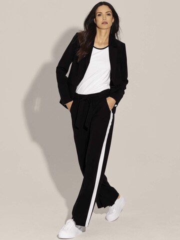 MADELEINE Loosefit Bügelfaltenhose in Schwarz