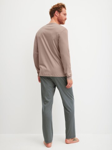 CALIDA Pyjama lang 'EDITION 85' in Bruin