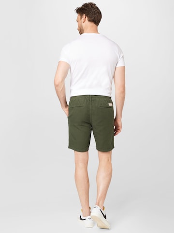 Superdry Normalny krój Spodnie w kolorze zielony
