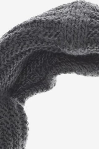 KIOMI Scarf & Wrap in One size in Grey