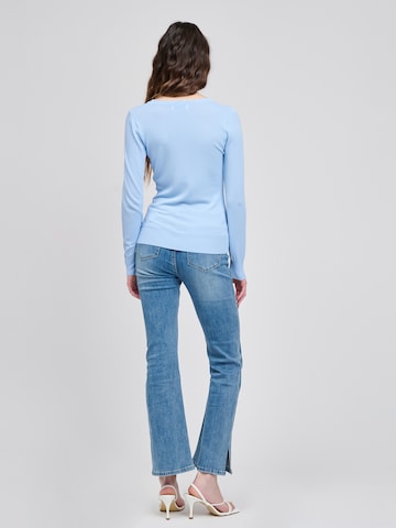 Influencer Svetr – modrá