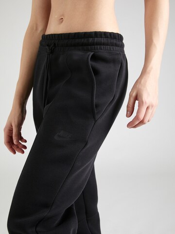 Tapered Pantaloni di Nike Sportswear in nero