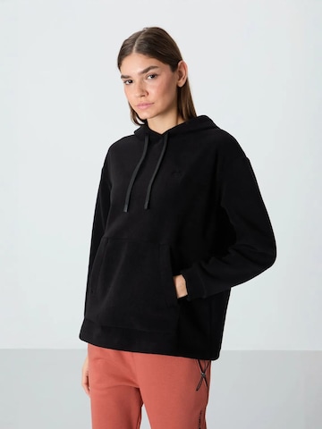 Tommy Life Sweatshirt in Black: front