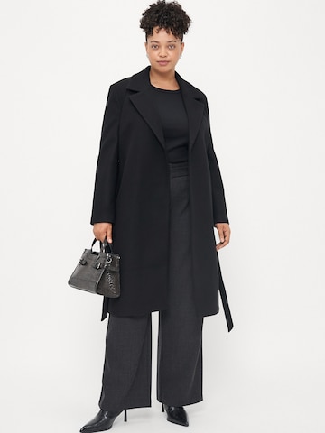 Manteau mi-saison 'CARALVILDA' ONLY Carmakoma en noir