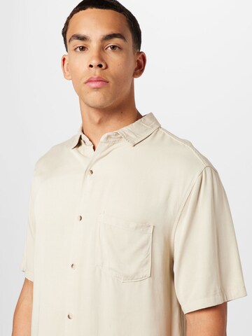 Comfort fit Camicia di Cotton On in beige