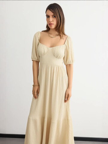 Abito di Hiccup in beige