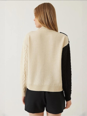 Bianco Lucci Sweater in Beige