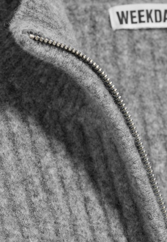 WEEKDAY Pullover 'Davos' i grå