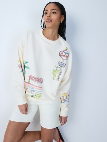 Next Sweatshirt 'Summer Motel' in Beige: voorkant