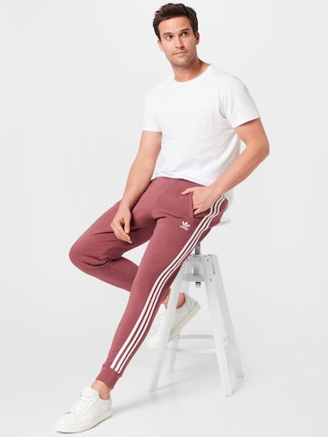 ADIDAS ORIGINALS Tapered Broek in Rood