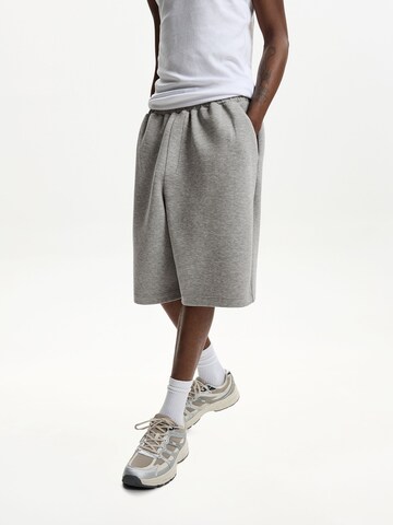 Wide leg Pantaloni di Bershka in grigio: frontale