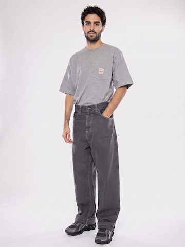Carhartt WIP Luźne Jeansy 'Brandon' w kolorze szary: przód