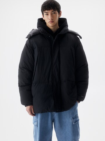 Pull&Bear Winter jacket in Black: front