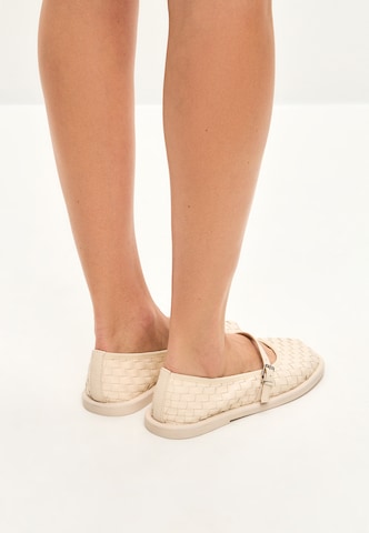 CESARE GASPARI Ballerina met riempjes in Wit