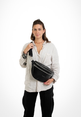 Expatrié Fanny Pack 'Alice Large' in Black: front