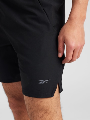 Reebok Regular Sportshorts 'STRENGTH' in Schwarz