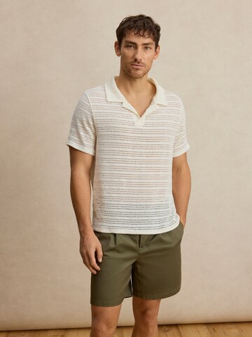 DAN FOX APPAREL Μπλουζάκι 'Jon' σε λευκό: μπροστά