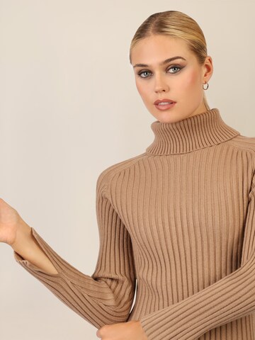 APART Knitted dress in Beige