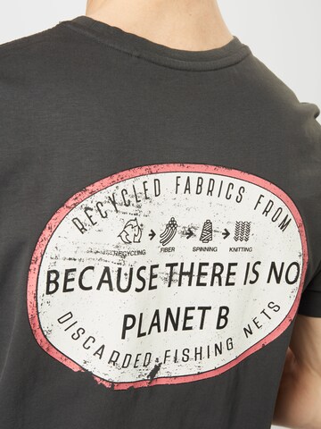 ECOALF T-shirt i grå