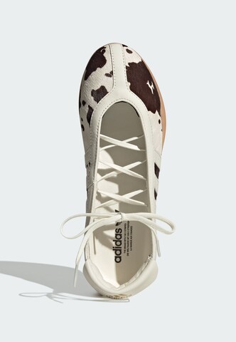 ADIDAS ORIGINALS - Bailarinas con hebilla 'Taekwondo Mei' en marrón