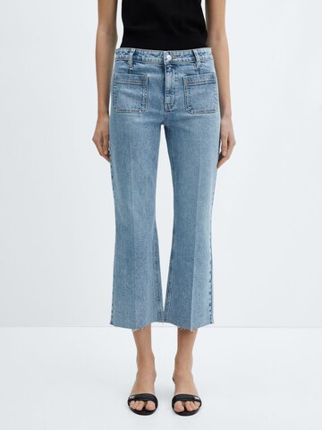 MANGO Flared Jeans 'ALEX' in Blauw: voorkant