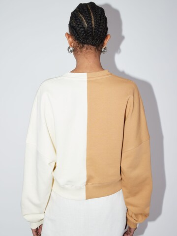 Sweat-shirt 'Edwin' LeGer by Lena Gercke en beige : derrière