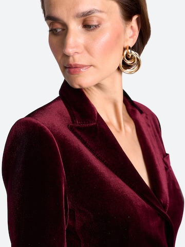 Blazer Rich & Royal en rouge : sur le côté