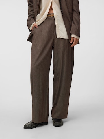 regular Pantaloni con pieghe 'DALANI' di VERO MODA in beige: frontale