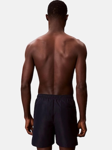 Shorts de bain 'CALVIN KLEIN MEDIUM DRAWSTRING Costumi da bagno' Calvin Klein en bleu