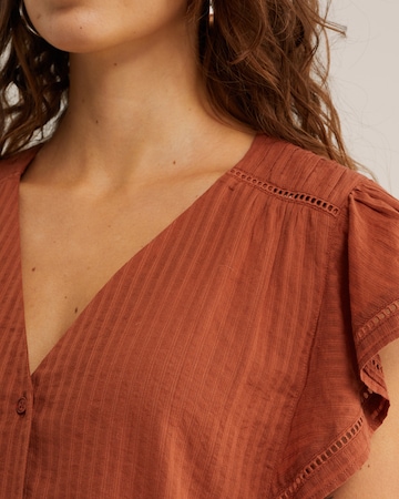 WE Fashion Blouse in Bruin