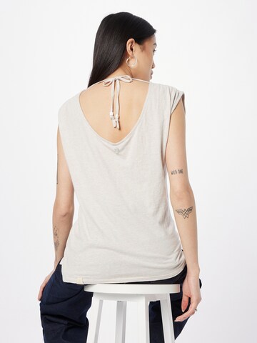 Tricou 'GREETA' de la Ragwear pe alb