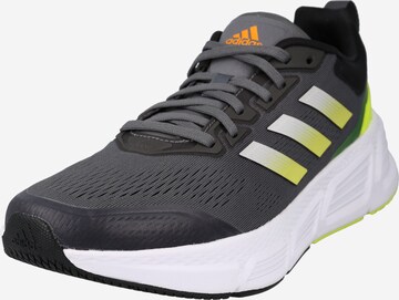 Chaussure de course 'Questar' ADIDAS SPORTSWEAR en gris : devant