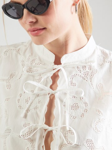 Chemisier 'ROUAMELINE' ROUGE EDIT en blanc