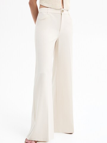 Pull&Bear Wide leg Broek in Beige: voorkant