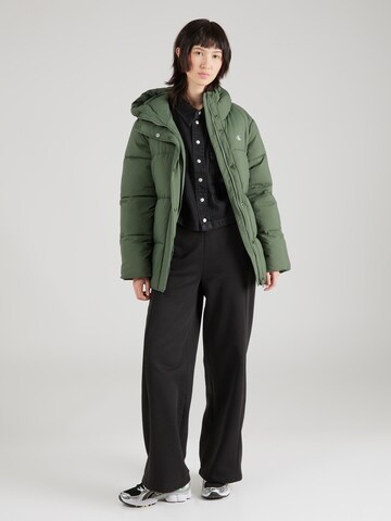 Calvin Klein Jeans Χειμερινό μπουφάν σε πράσινο