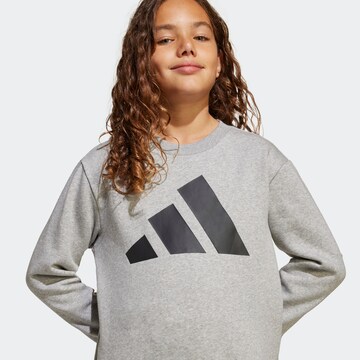 ADIDAS SPORTSWEAR - Fato de treino 'Essentials' em cinzento