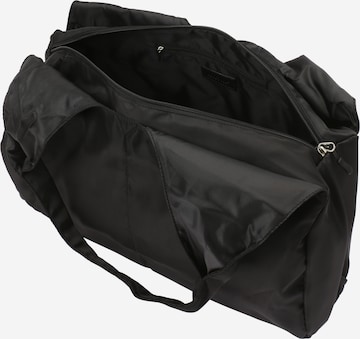 ABOUT YOU Sportovní taška 'Annika' – černá
