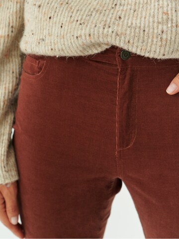 TATUUM Slim fit Trousers 'ZORIA' in Brown