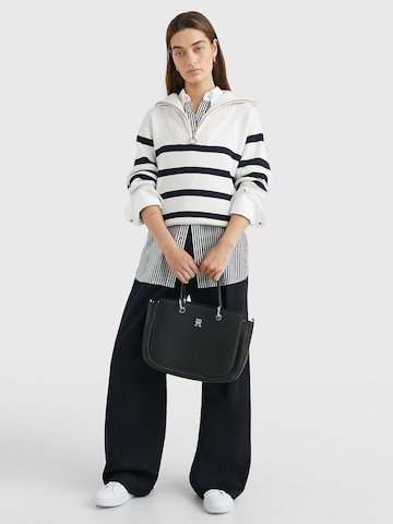 TOMMY HILFIGER Handbag in Black